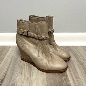 Johnston & Murphy Booties Women’s 8.5 Reagan Beige Tan Leather Braided Wedge